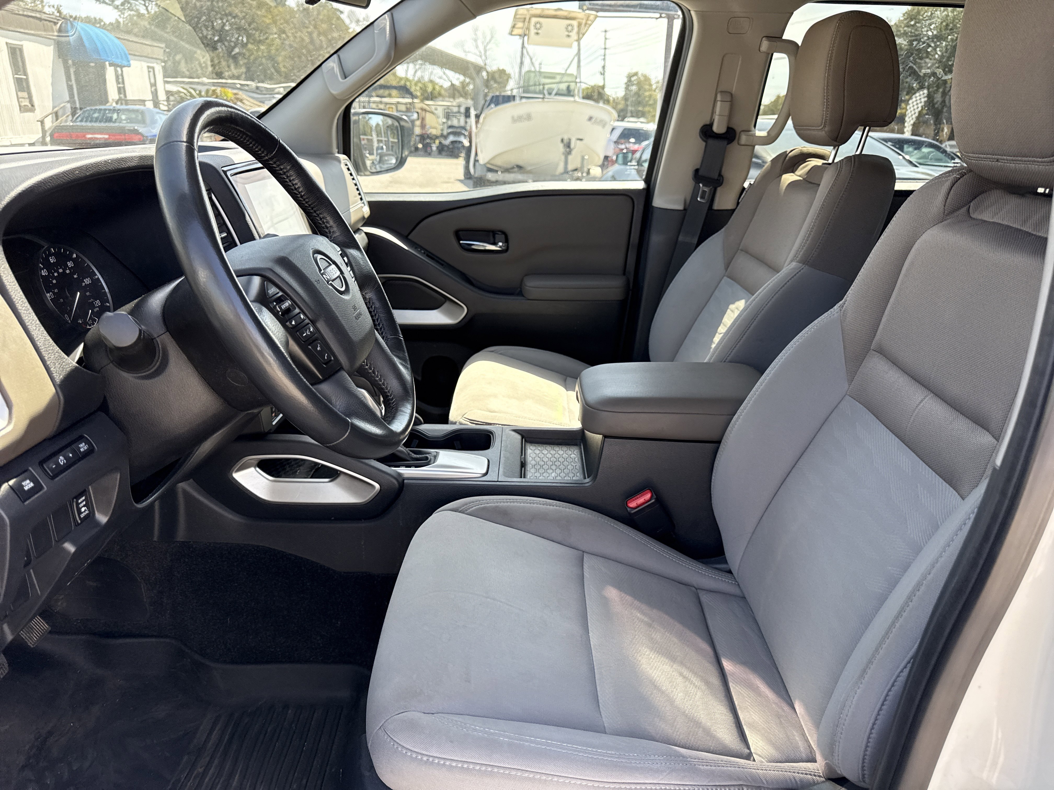 Used 2022 Nissan Frontier SV image 9