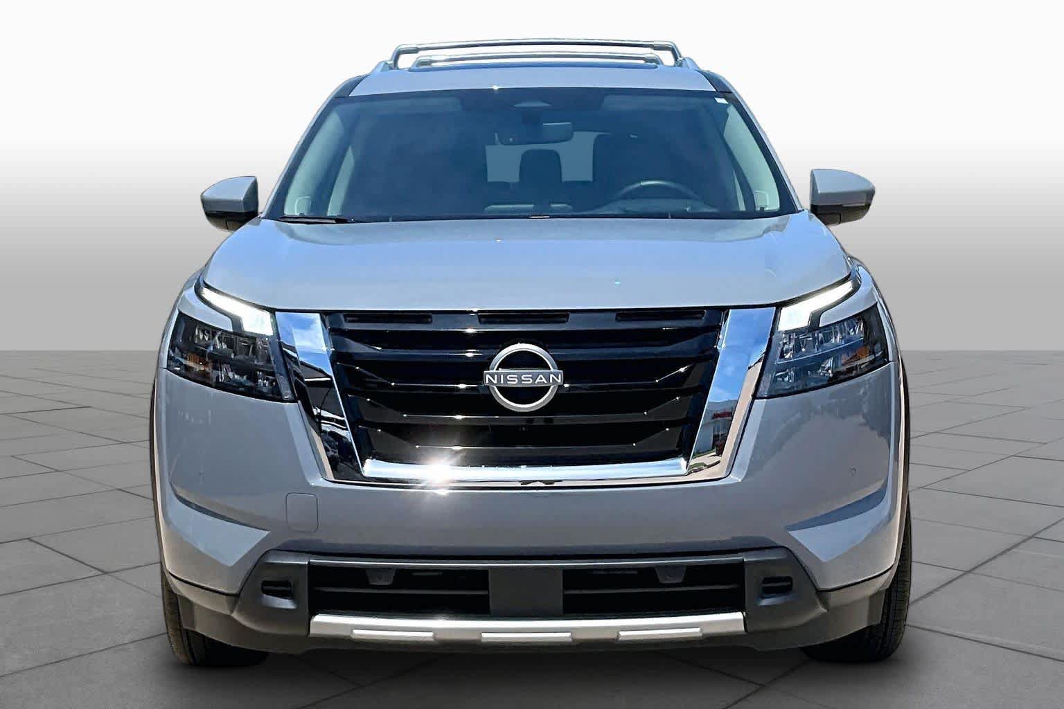 Certified 2025 Nissan Pathfinder Platinum AWD/4WD image 4