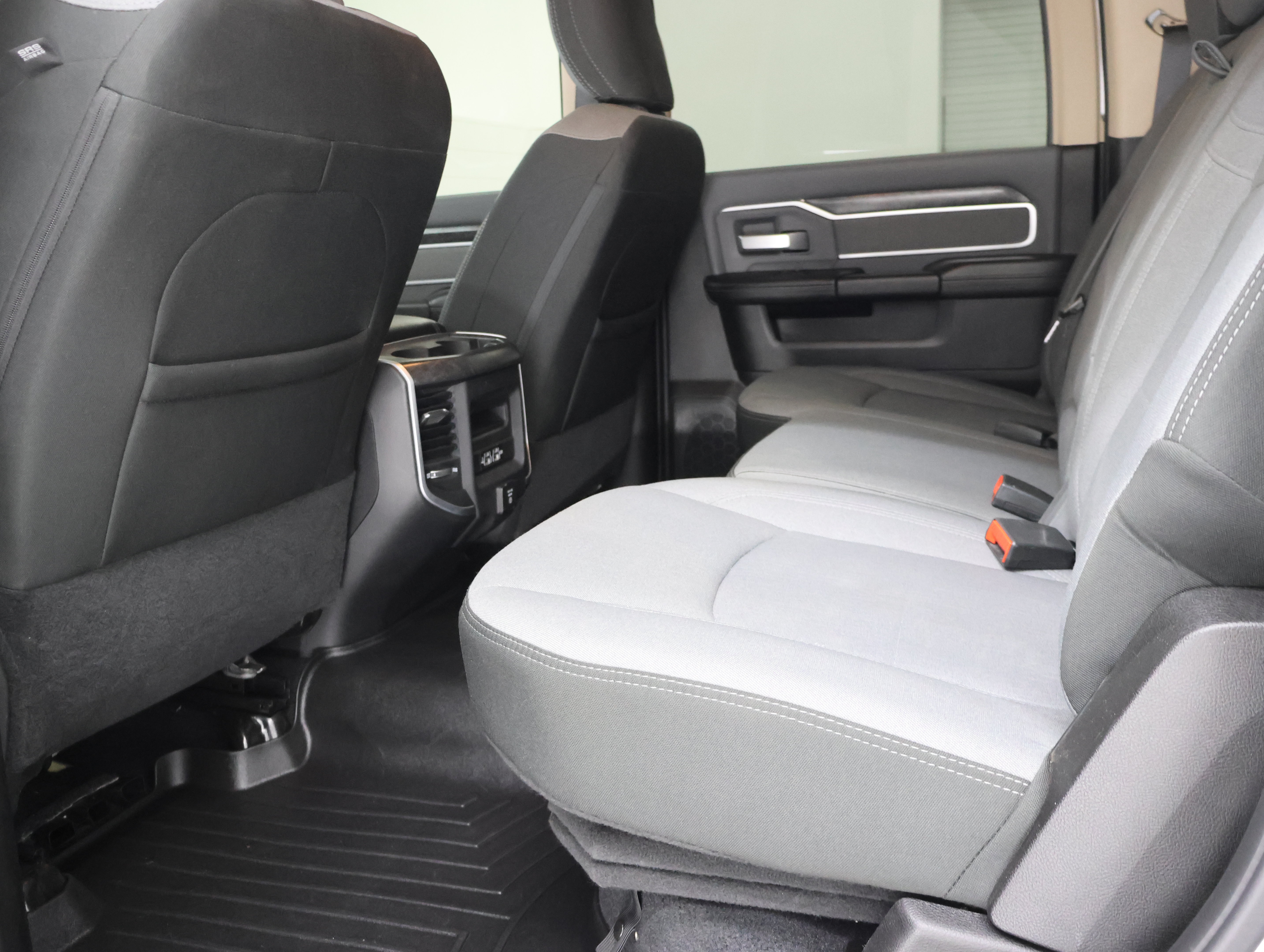 Used 2020 RAM 2500 Big Horn w/ Level 2 Equipment Group AWD/4WD image 9