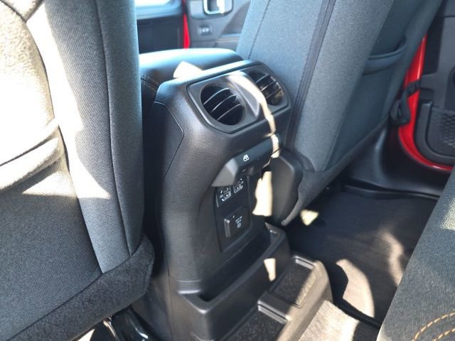 Used 2025 Jeep Wrangler Unlimited Sahara w/ Safety Group AWD/4WD image 31