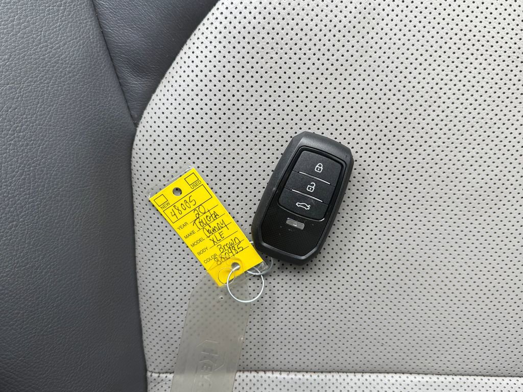 Used 2020 Toyota Camry XLE image 29