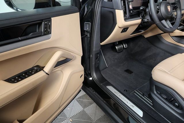 New 2026 Porsche Cayenne S image 8