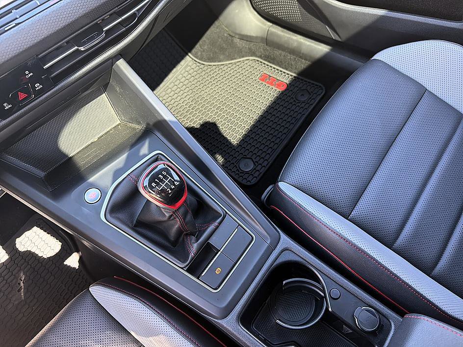 Used 2022 Volkswagen GTI SE image 12