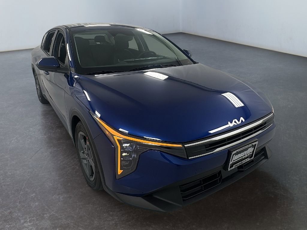 New 2025 Kia K4 LXS
