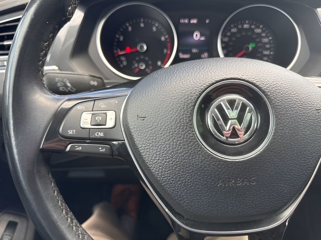 Used 2018 Volkswagen Tiguan SEL image 14