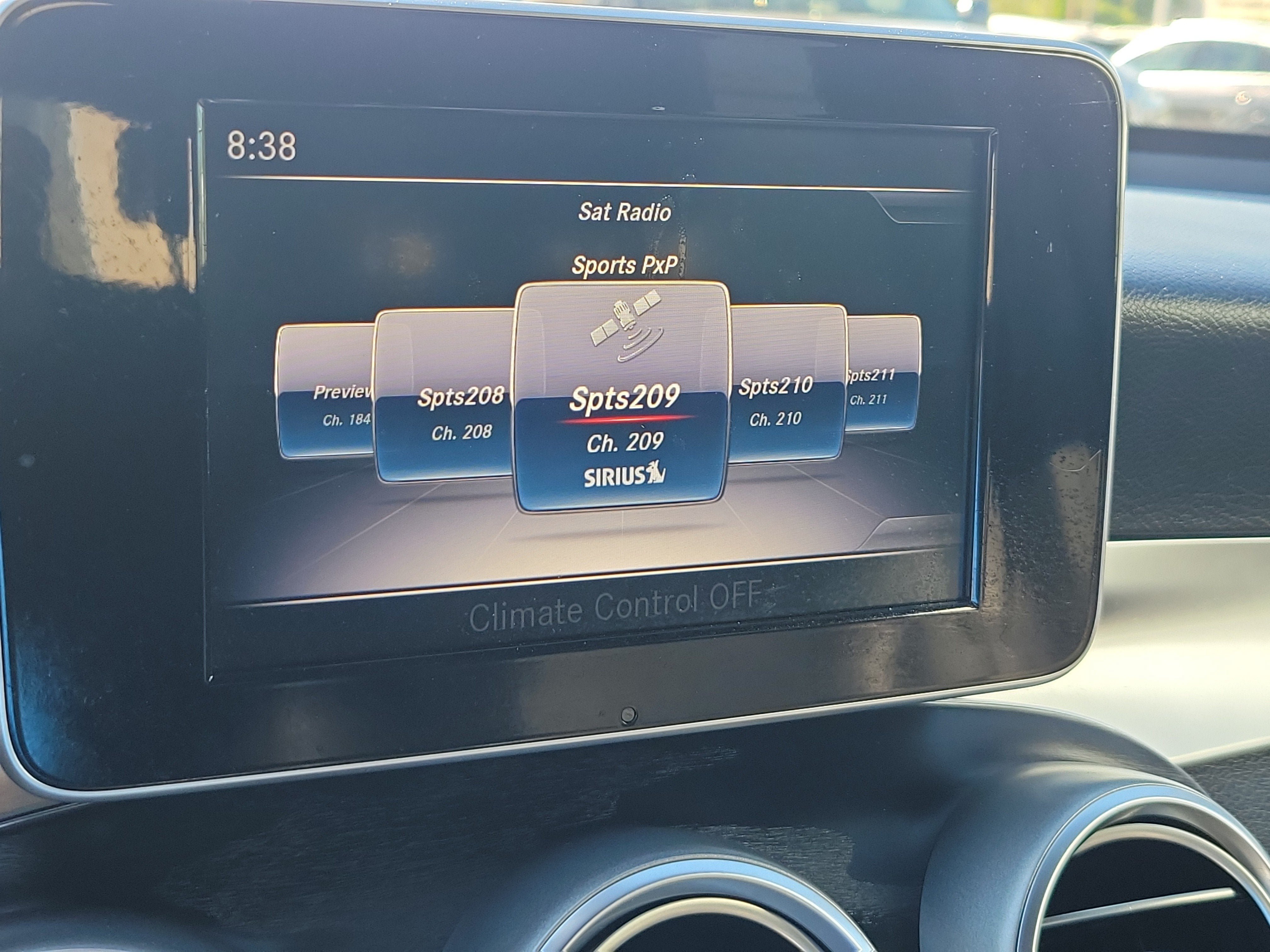 Used 2018 Mercedes-Benz GLC 300 4MATIC image 24