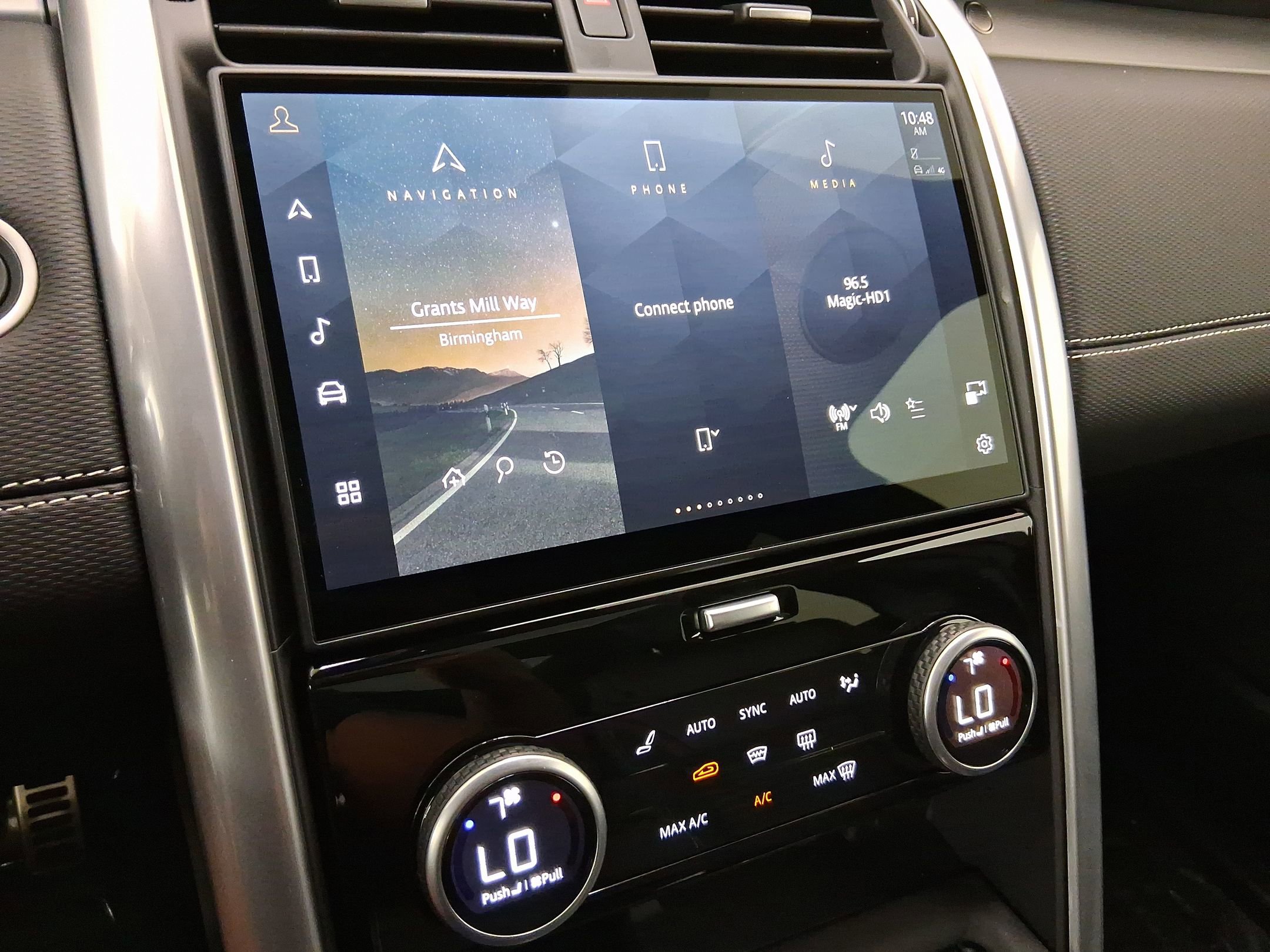 Used 2025 Land Rover Discovery Dynamic SE image 24