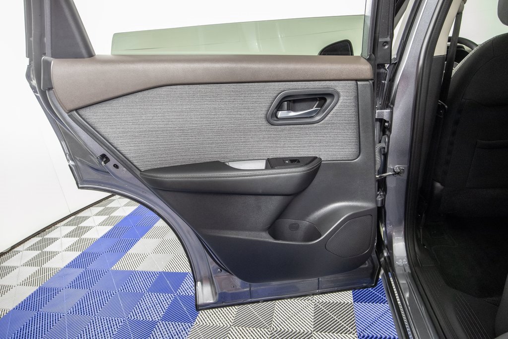 Used 2022 Nissan Rogue SV image 14