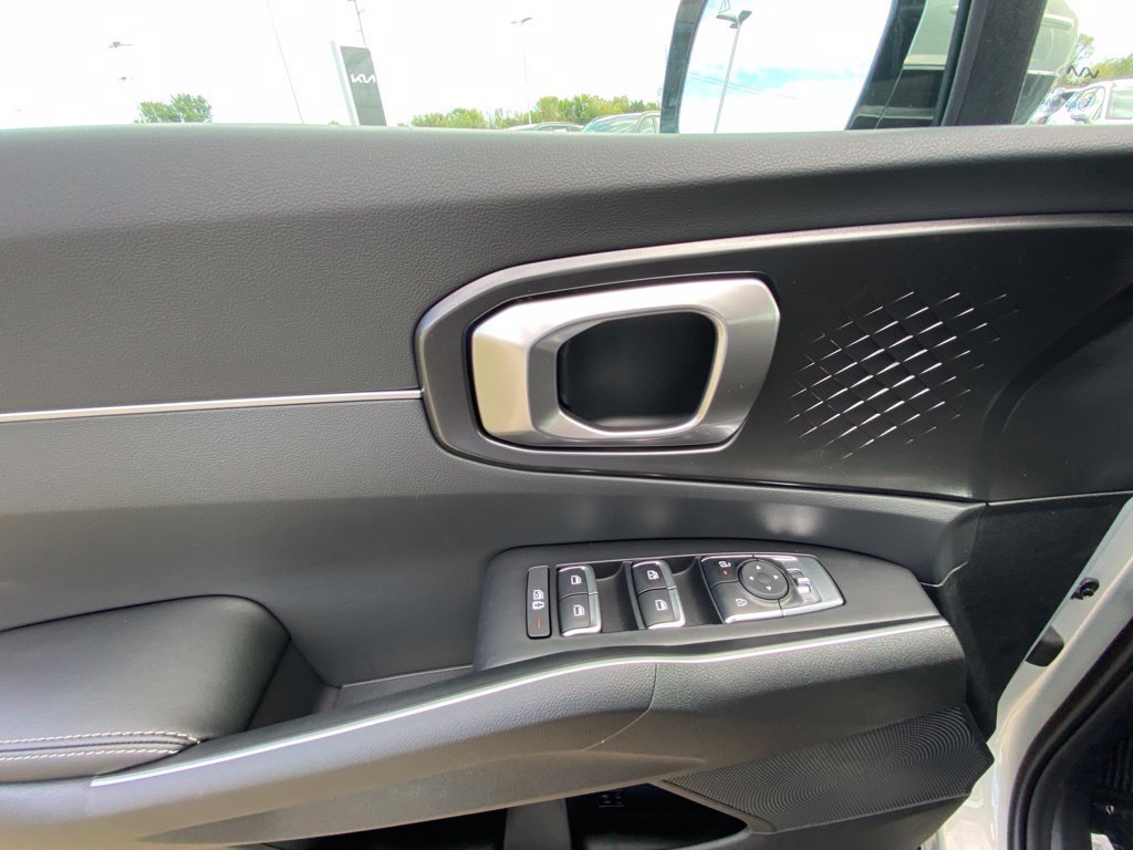 New 2026 Kia Sorento LX FWD image 11