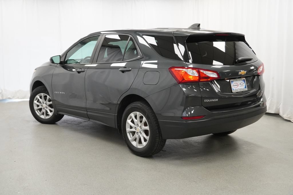 Used 2021 Chevrolet Equinox LS w/ LS Convenience Package AWD/4WD image 2