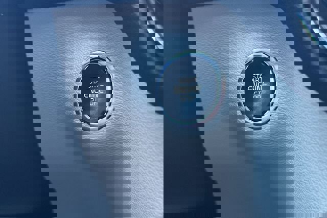 Used 2023 Volvo XC40 B4 Ultimate image 26