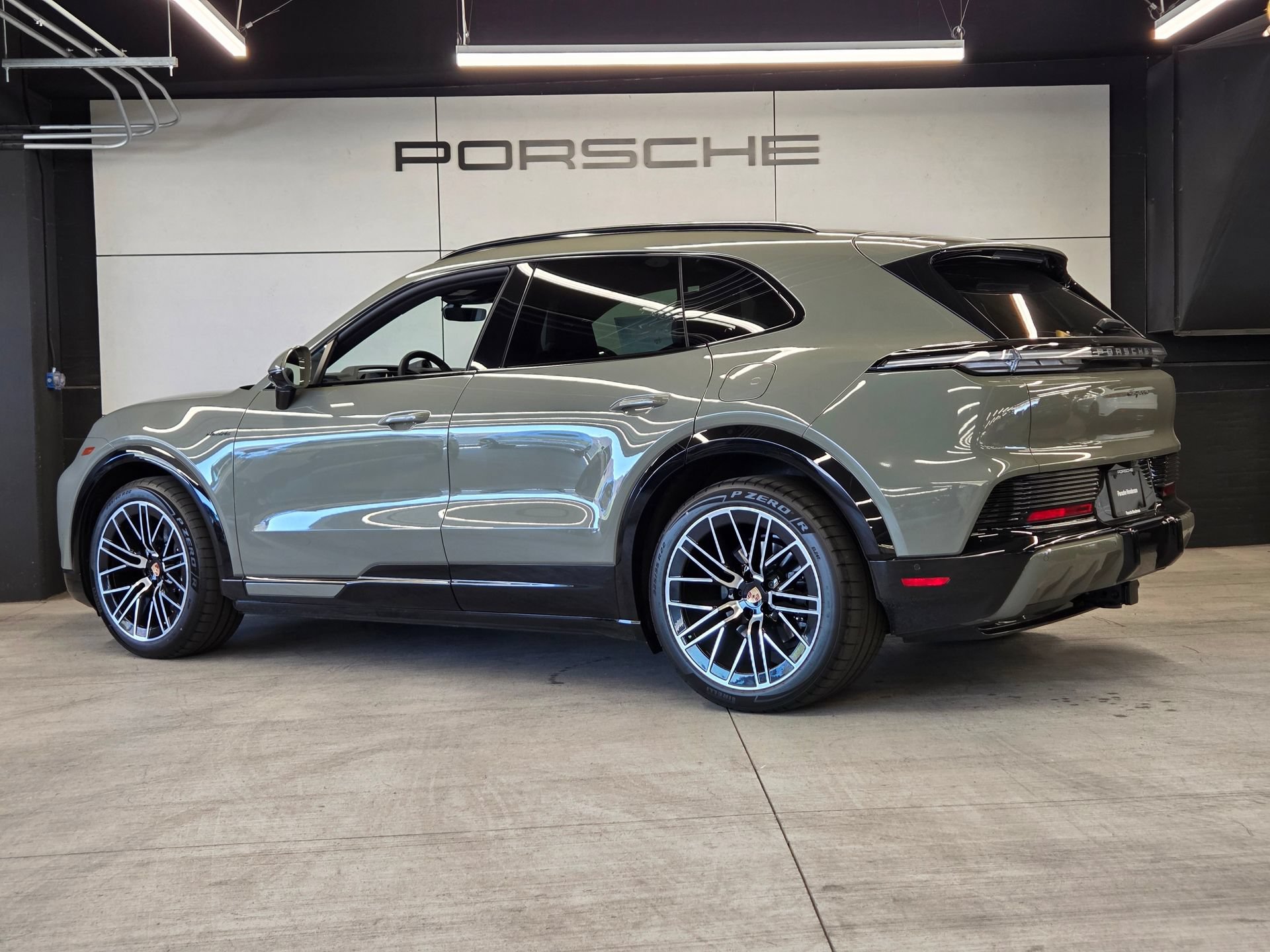 New 2026 Porsche Cayenne Electric AWD/4WD image 3