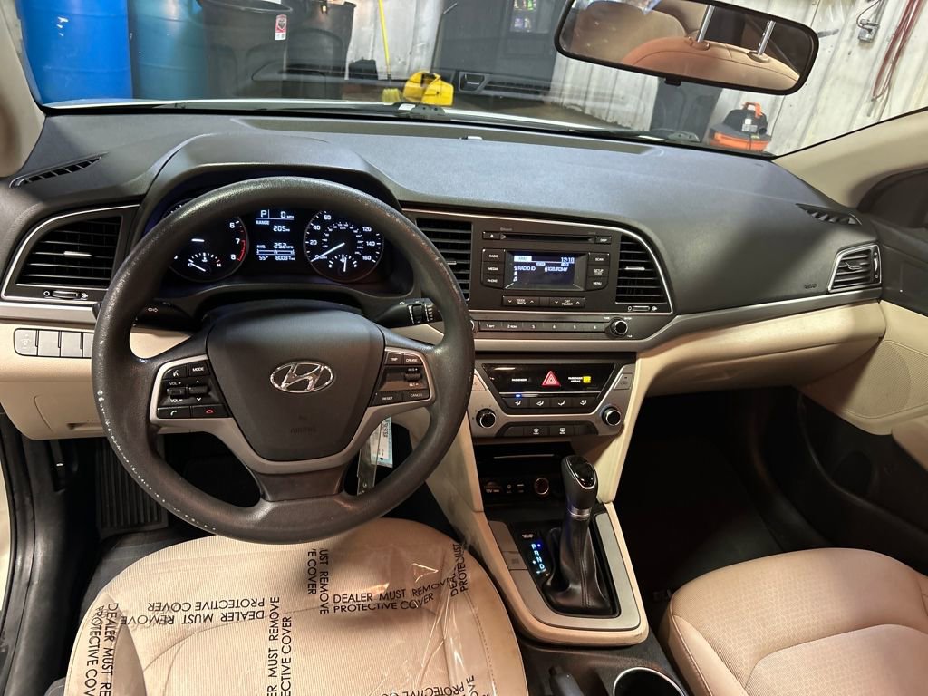 Used 2017 Hyundai Elantra SE image 35