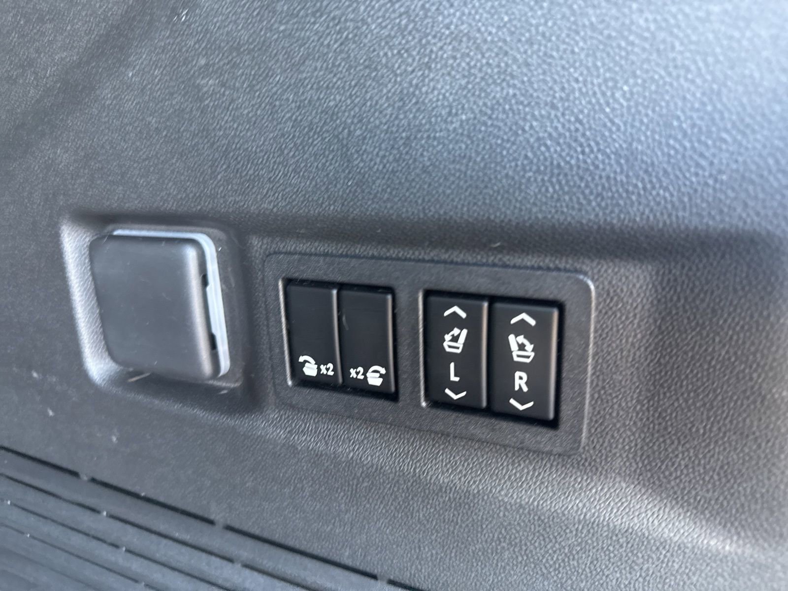 Used 2022 Chevrolet Tahoe RST w/ Luxury Package image 15