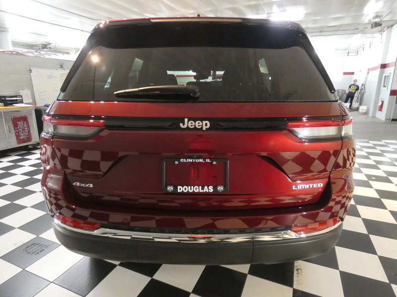 Used 2024 Jeep Grand Cherokee Limited image 5