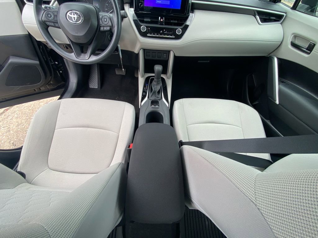 Used 2024 Toyota Corolla Cross L FWD image 11