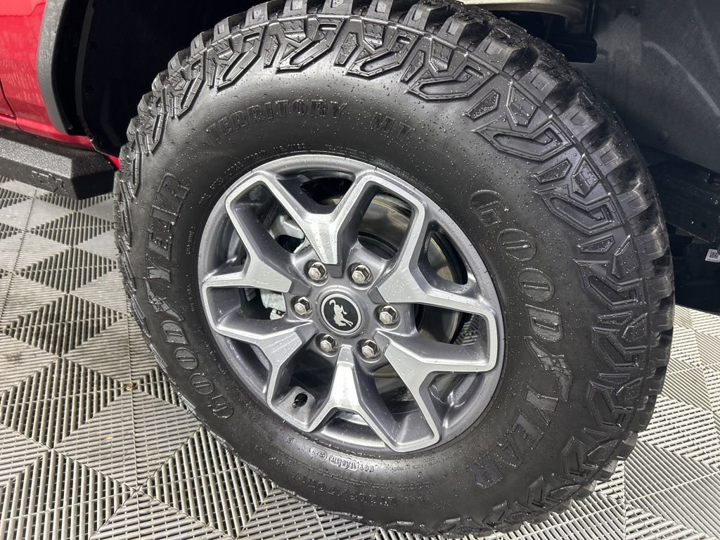 Used 2025 Ford Bronco Badlands image 6