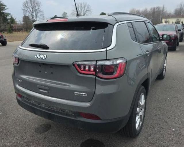 Used 2023 Jeep Compass Latitude AWD/4WD image 9