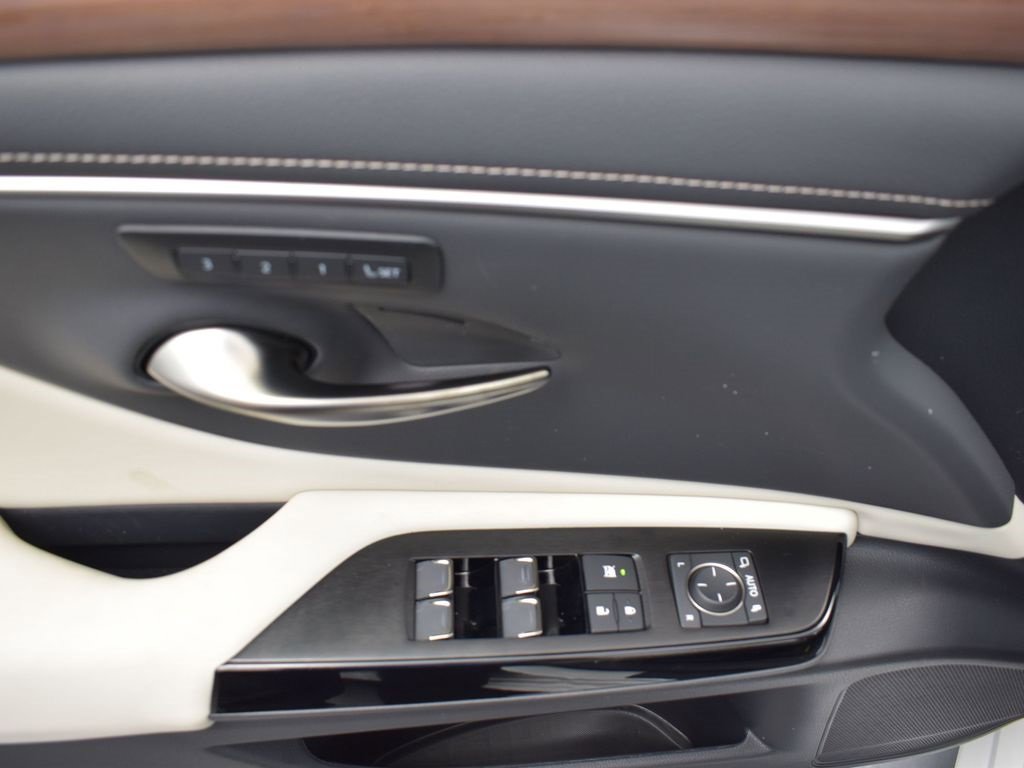 New 2025 Lexus ES 350 w/ Premium Package image 11