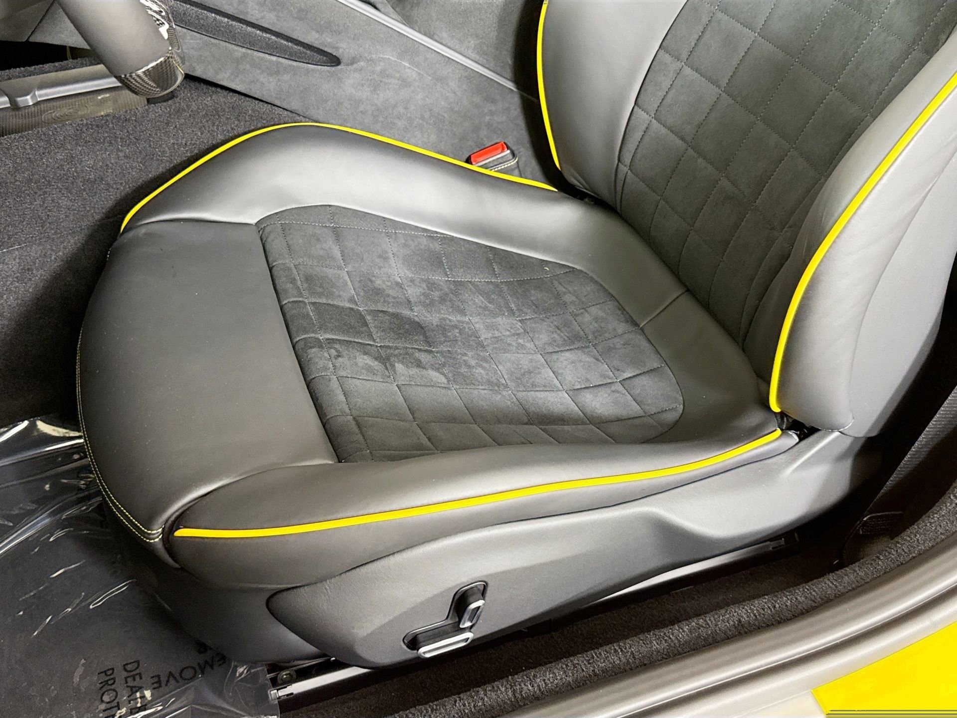 Certified 2025 Ferrari Roma Spider RWD image 18