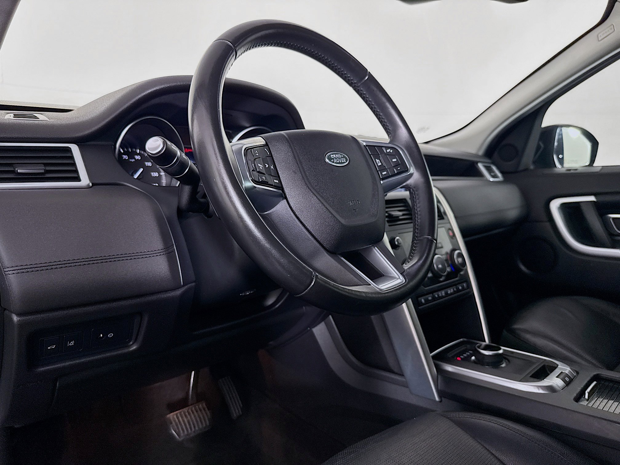 Used 2018 Land Rover Discovery Sport HSE image 22