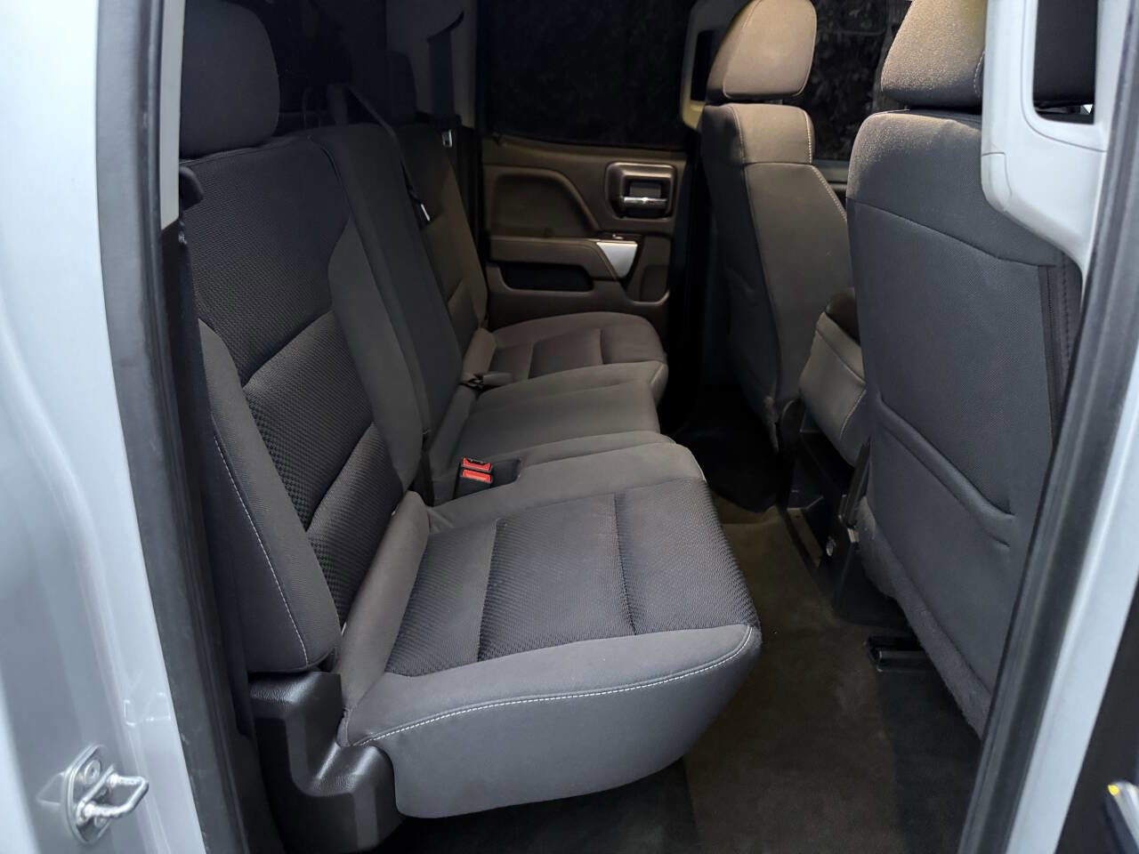 Used 2018 Chevrolet Silverado 1500 LT image 19