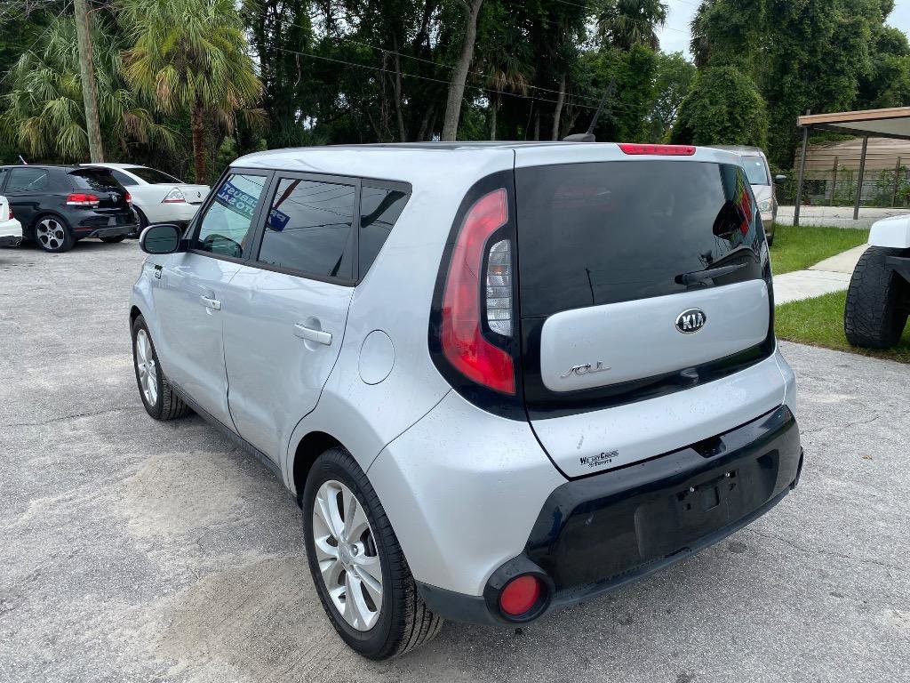 Used 2016 Kia Soul + FWD image 10