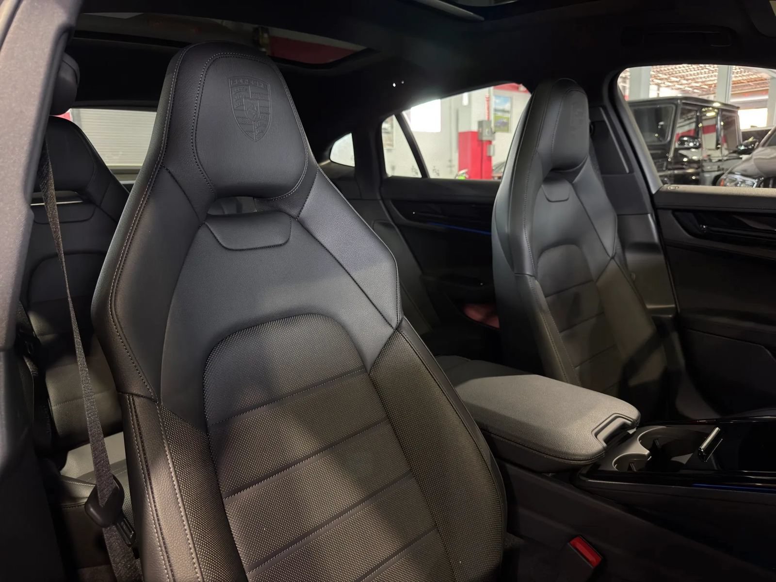 Used 2024 Porsche Panamera image 77