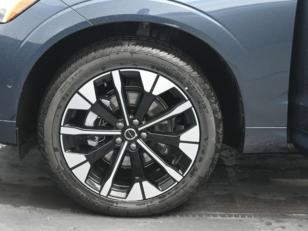 New 2026 Volvo XC60 B5 Plus w/ Protection Package Premier AWD/4WD image 29