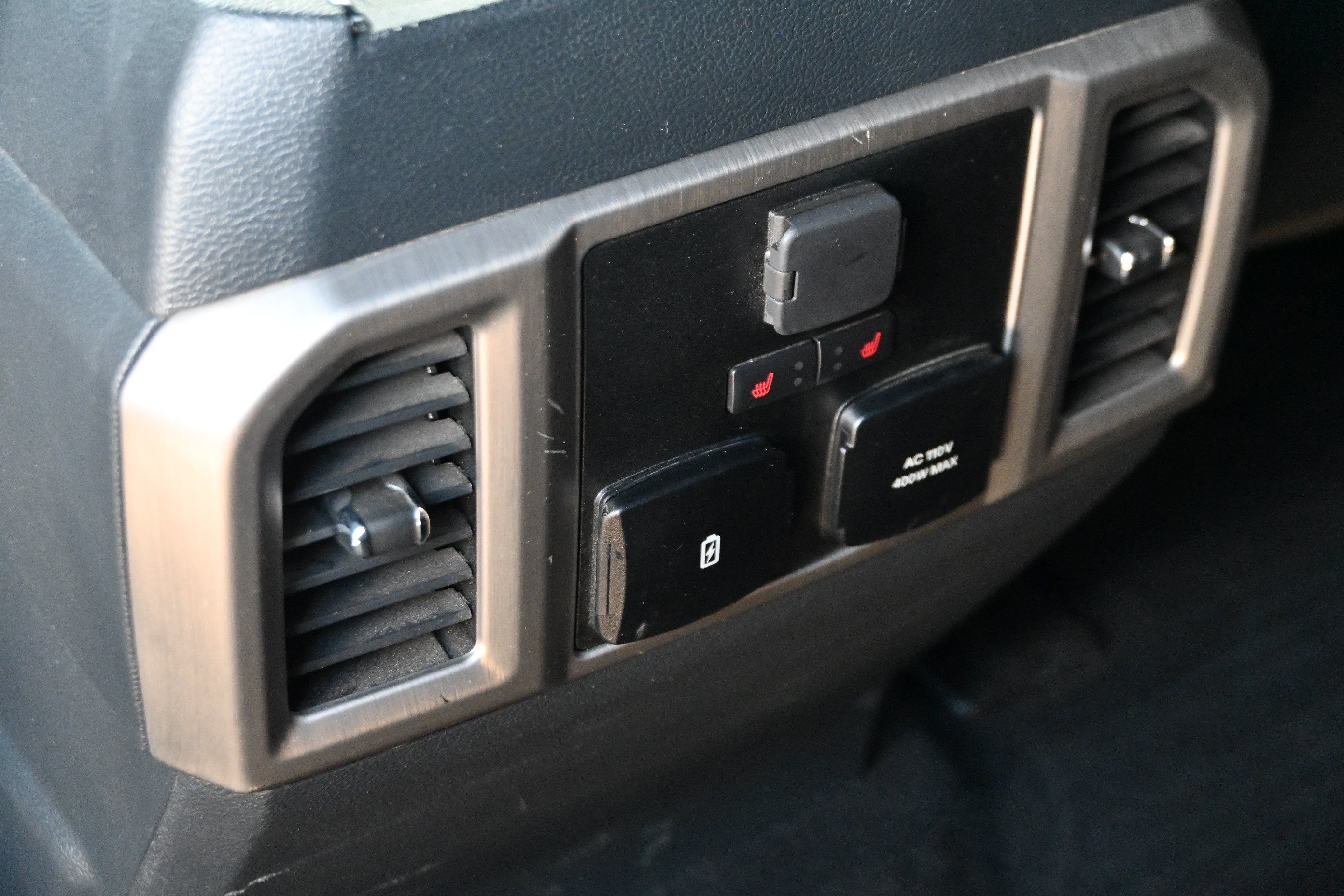 Used 2022 Ford F250 Platinum w/ FX4 Off-Road Package AWD/4WD image 36