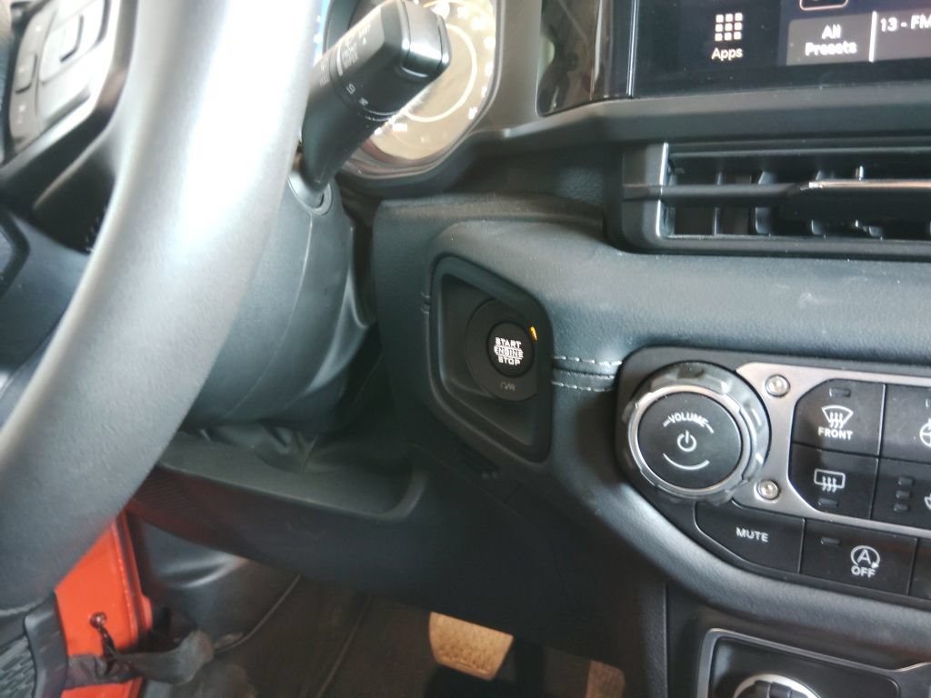 Used 2025 Jeep Gladiator Sport AWD/4WD image 29