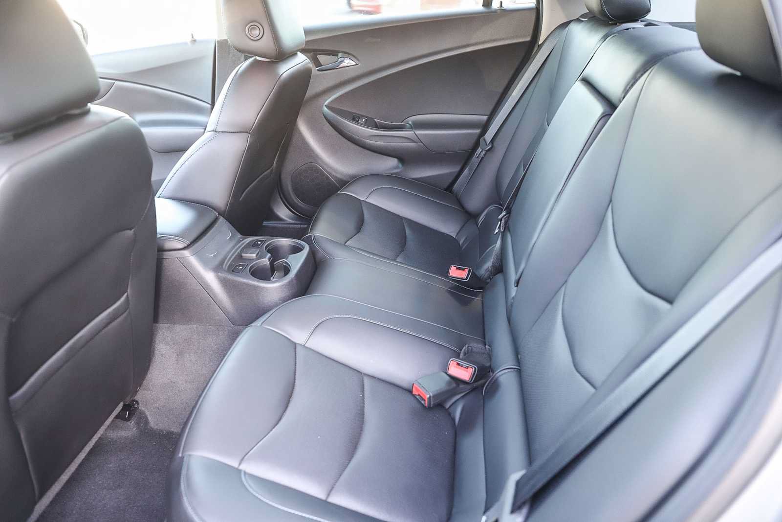 Used 2018 Chevrolet Volt Premier w/ Driver Confidence Package FWD image 18