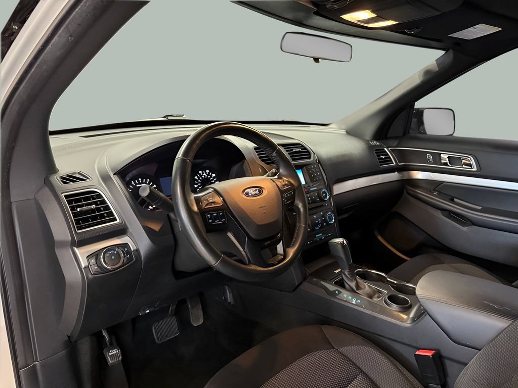 Used 2017 Ford Explorer XLT FWD image 20