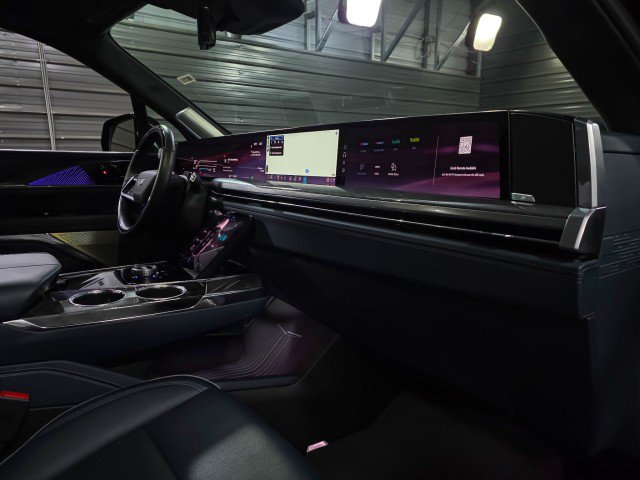 Used 2025 Cadillac Escalade IQ Luxury 2 w/ LPO, Premium Carpet Package image 12