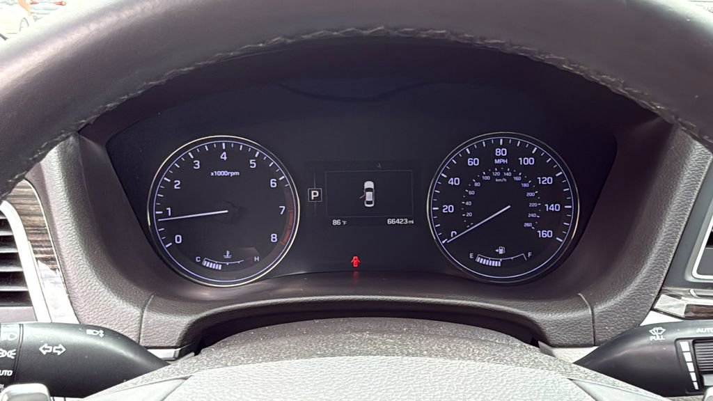 Used 2016 Hyundai Genesis 3.8 RWD image 22