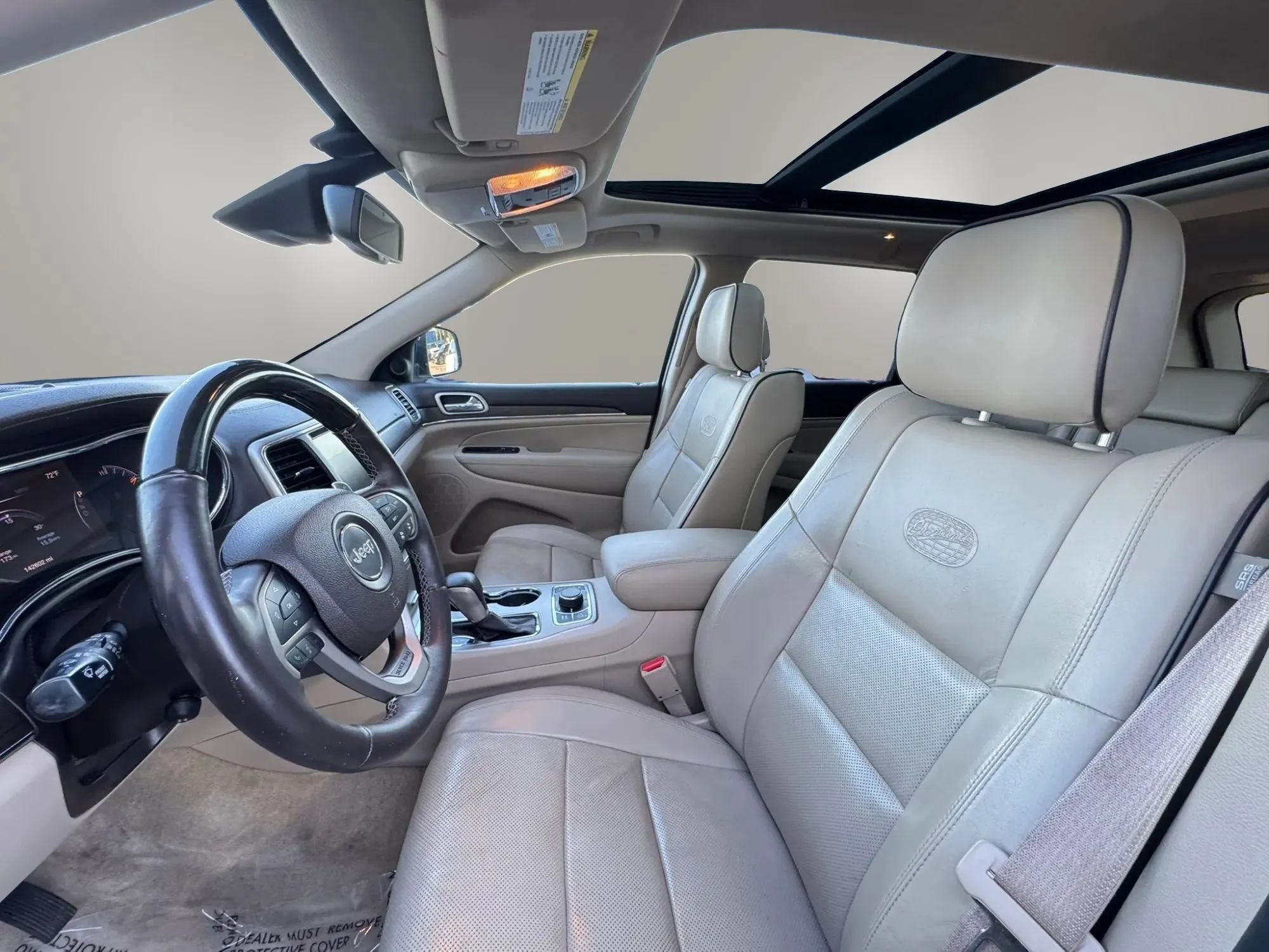Used 2016 Jeep Grand Cherokee Overland w/ Advanced Technology Group AWD/4WD image 8
