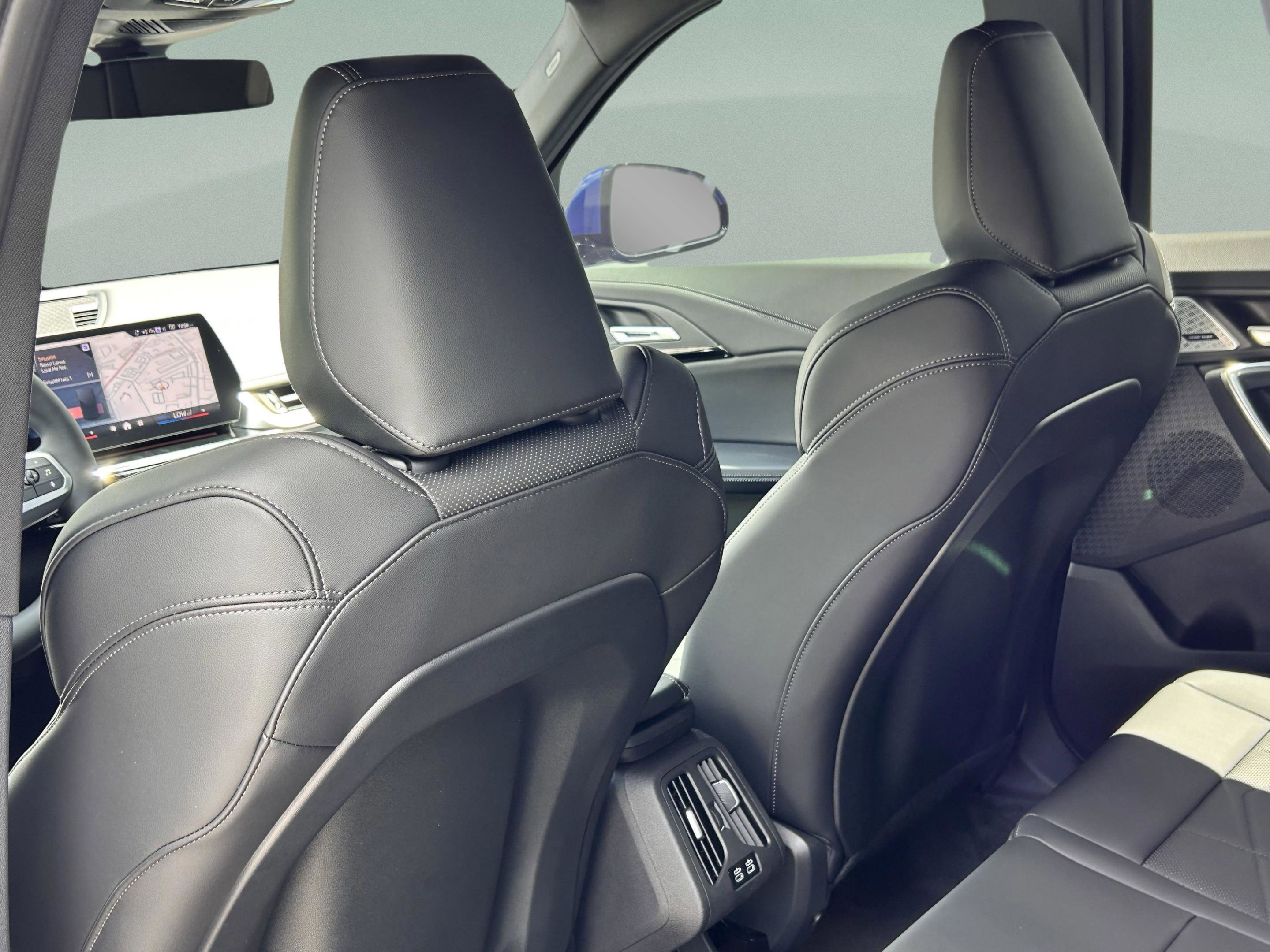 Used 2025 BMW X1 xDrive28i w/ Technology Package image 28