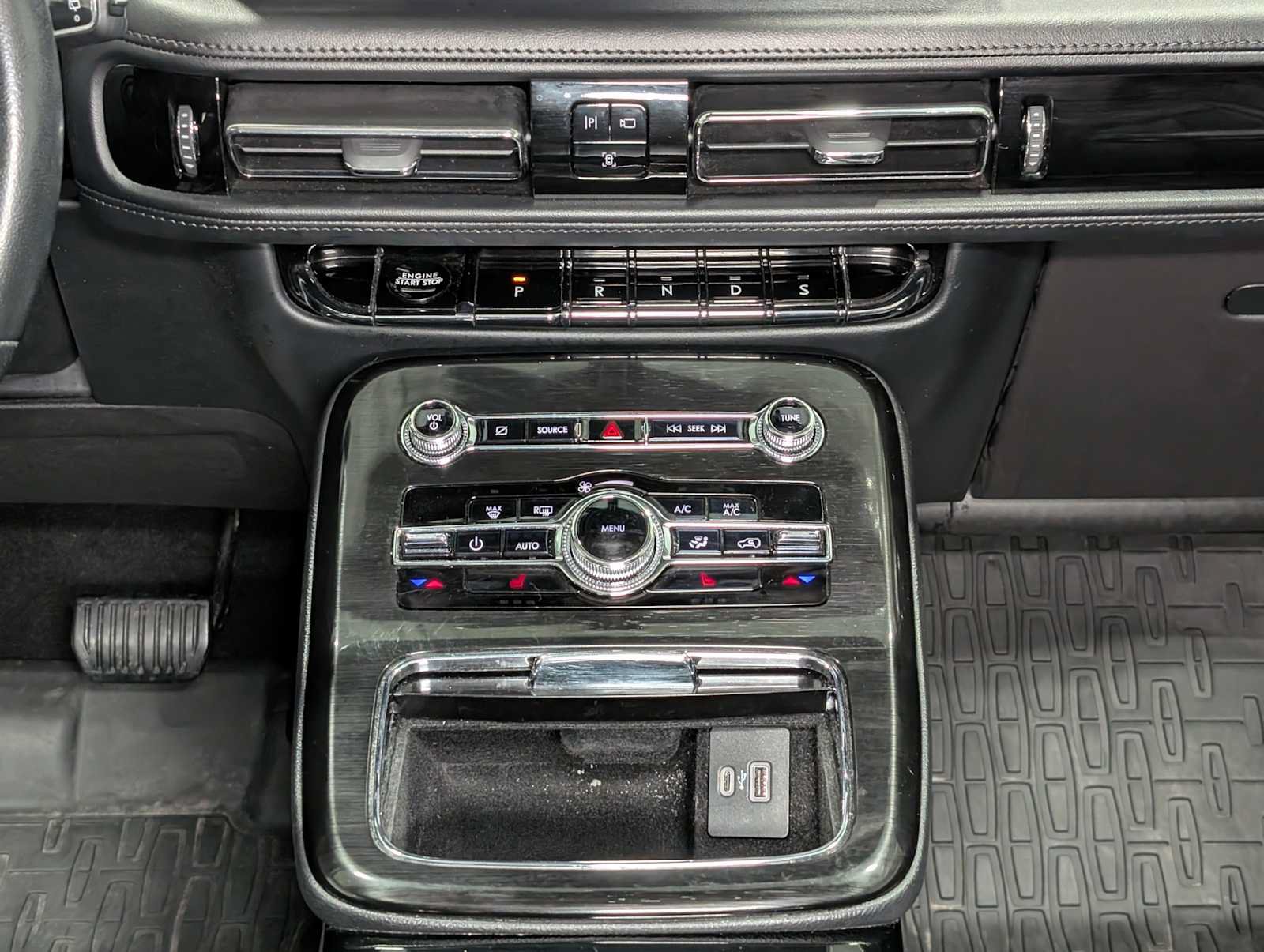 Certified 2023 Lincoln Nautilus AWD w/ Premium Package image 19