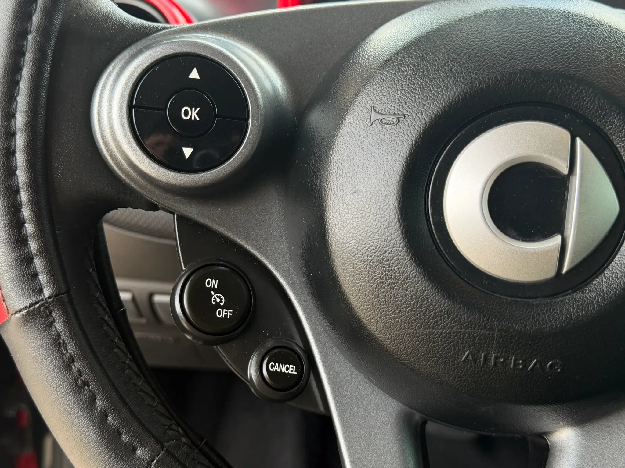 Used 2017 smart fortwo passion RWD image 16