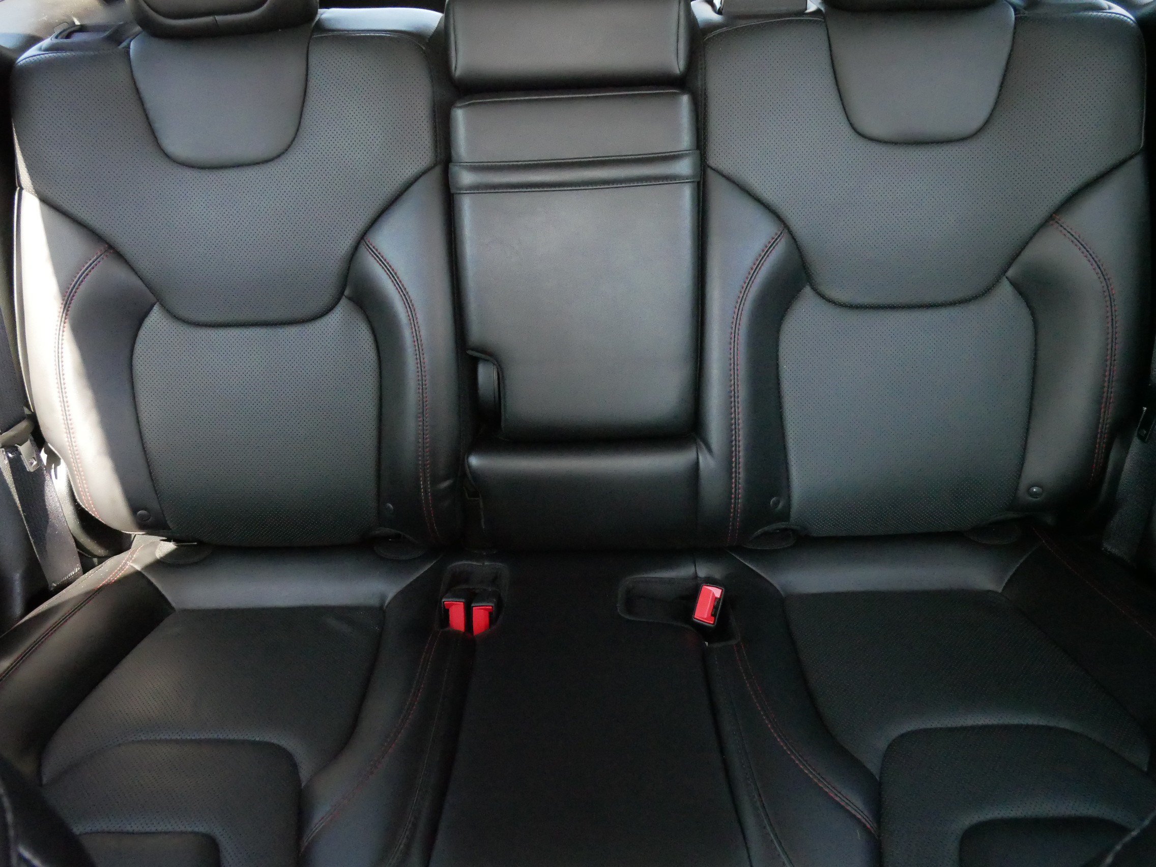 Used 2019 Jeep Cherokee Trailhawk AWD/4WD image 13