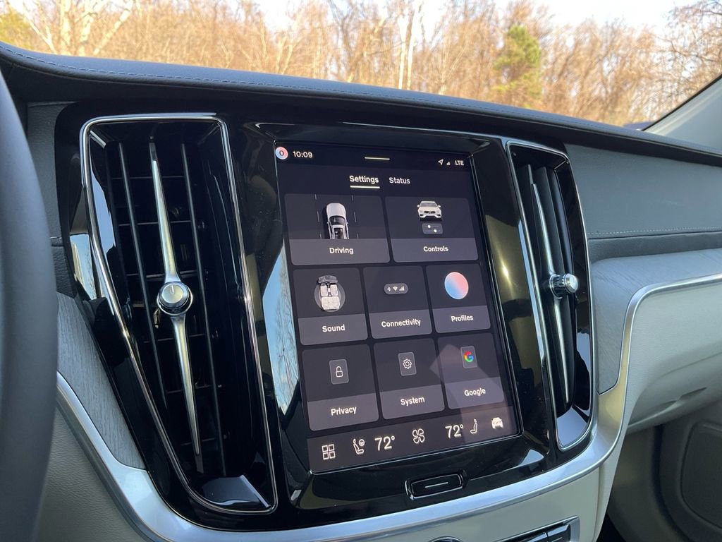 New 2026 Volvo V60 B5 Cross Country Ultra w/ Protection Package Premier image 26