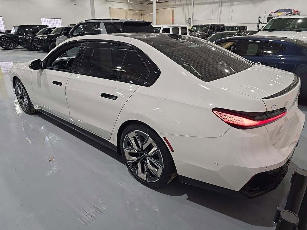 Used 2024 BMW i7 xDrive60 AWD/4WD image 7