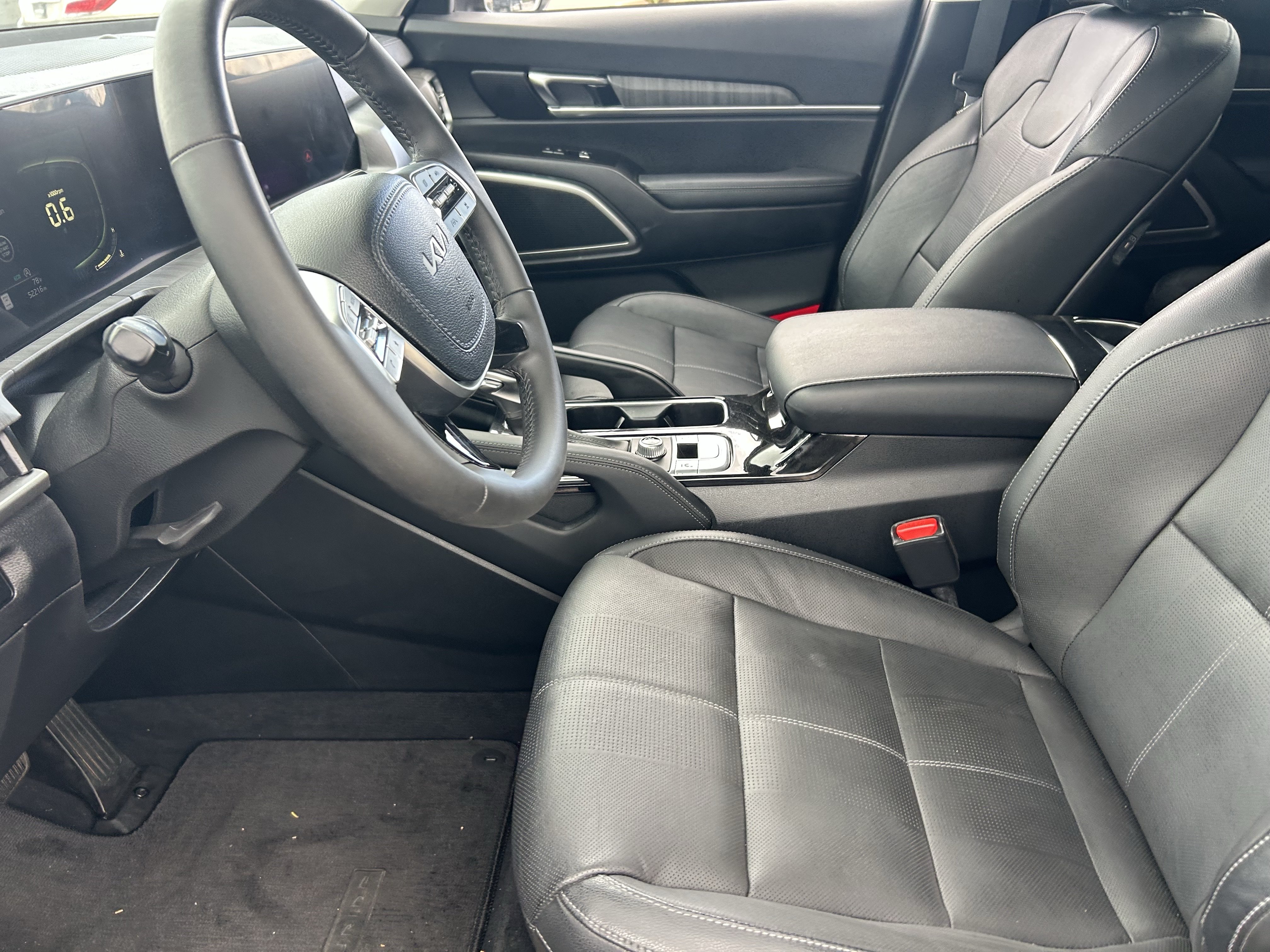 Certified 2023 Kia Telluride EX w/ EX Captain's Chair Package FWD image 28