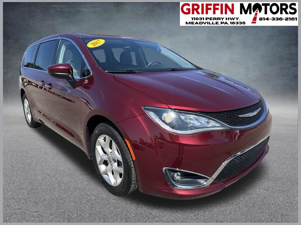 Used 2017 Chrysler Pacifica Touring Plus w/ Tire & Wheel Group FWD video 1