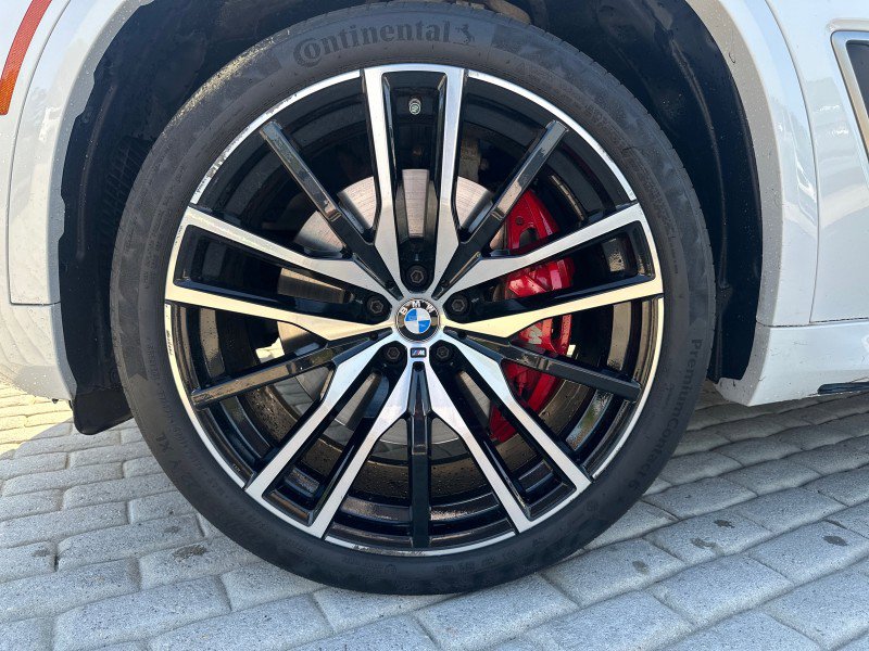 Used 2021 BMW X5 M50i image 3