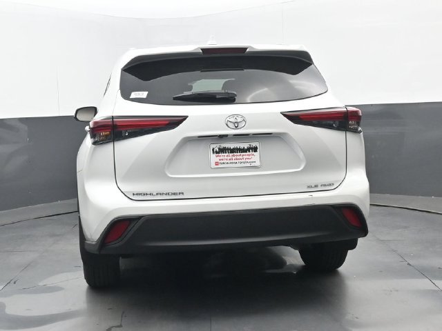 Used 2024 Toyota Highlander XLE AWD/4WD image 22