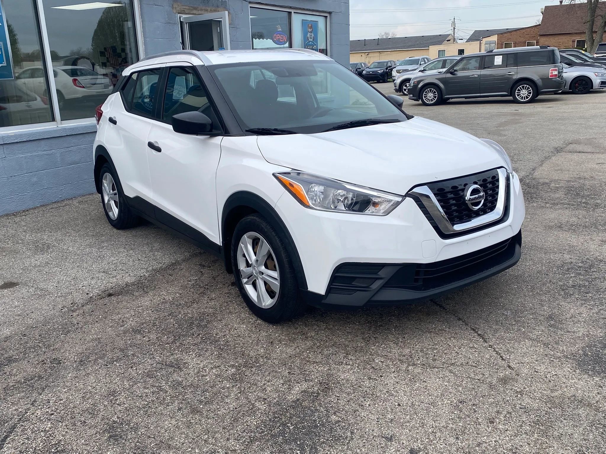 Used 2018 Nissan Kicks S FWD image 3