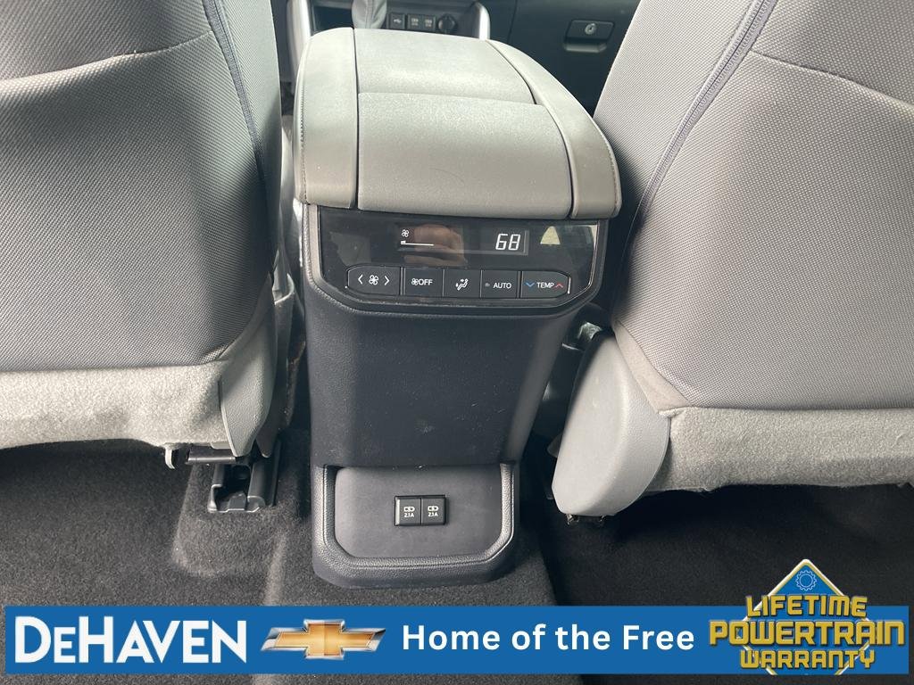 Used 2020 Toyota Highlander LE AWD/4WD image 21