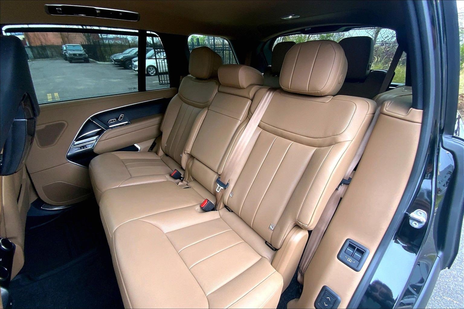 Used 2025 Land Rover Range Rover Long Wheelbase SE image 20