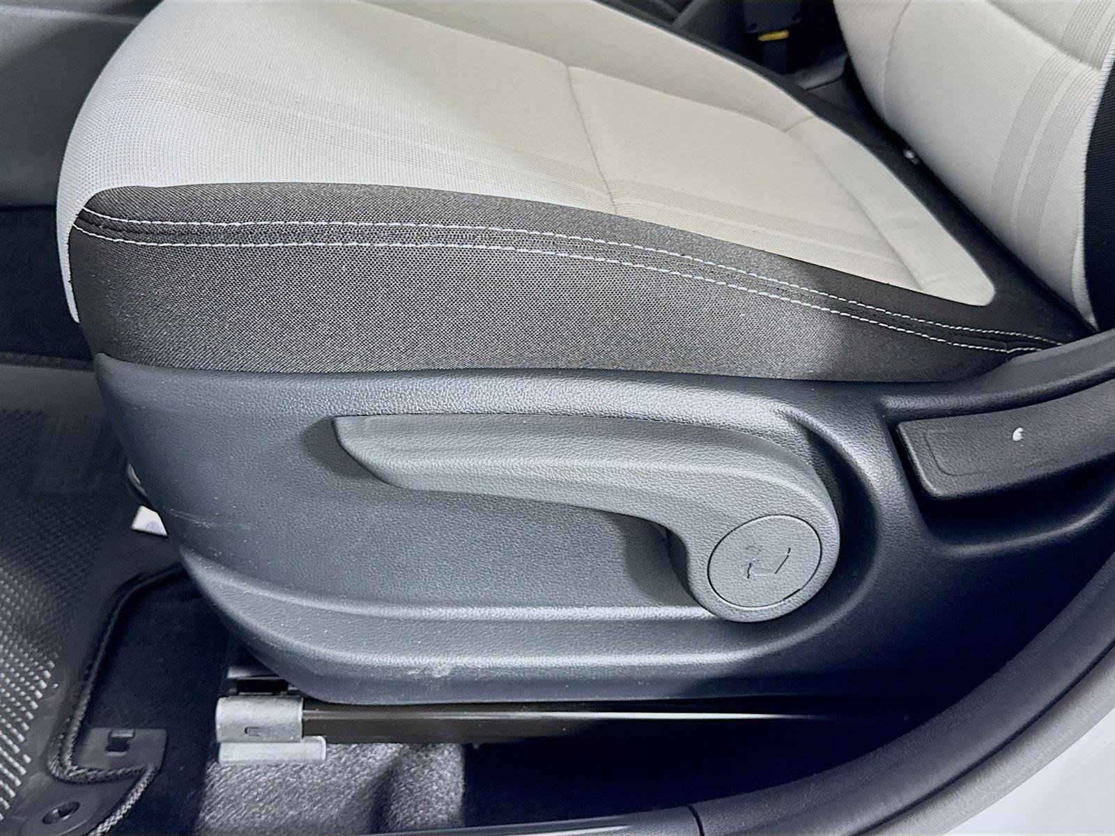 New 2025 Hyundai Venue SEL image 20